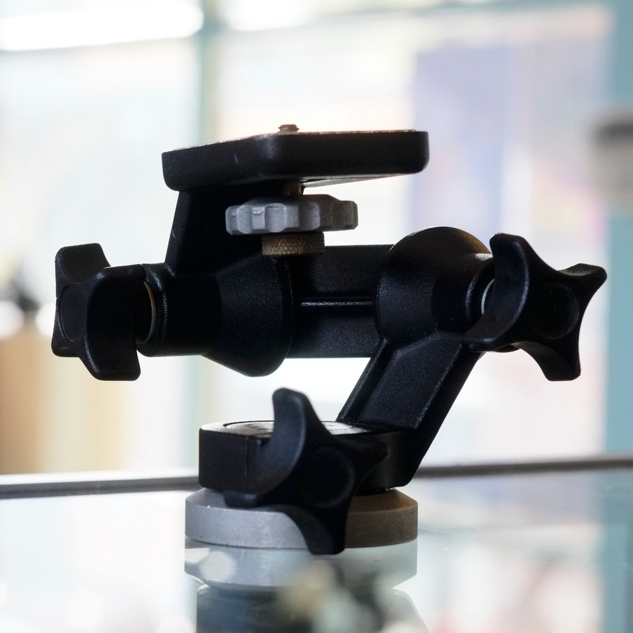 Bogen 3025 (AKA Manfrotto 056)