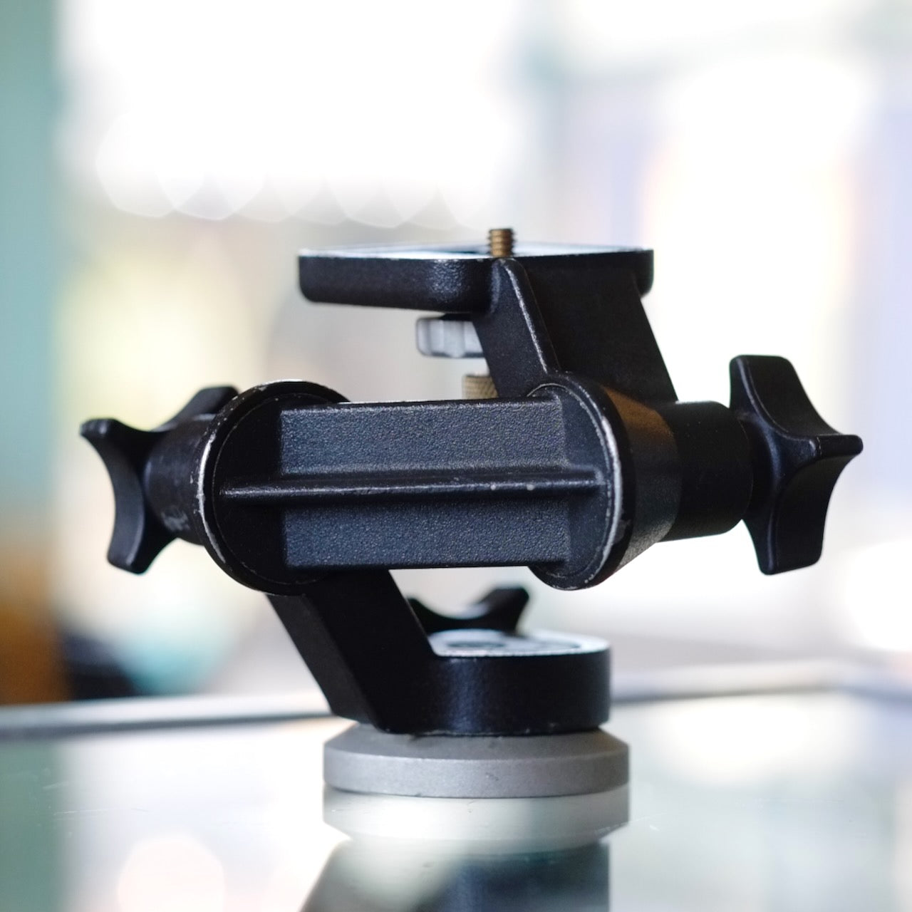 Bogen 3025 (AKA Manfrotto 056)