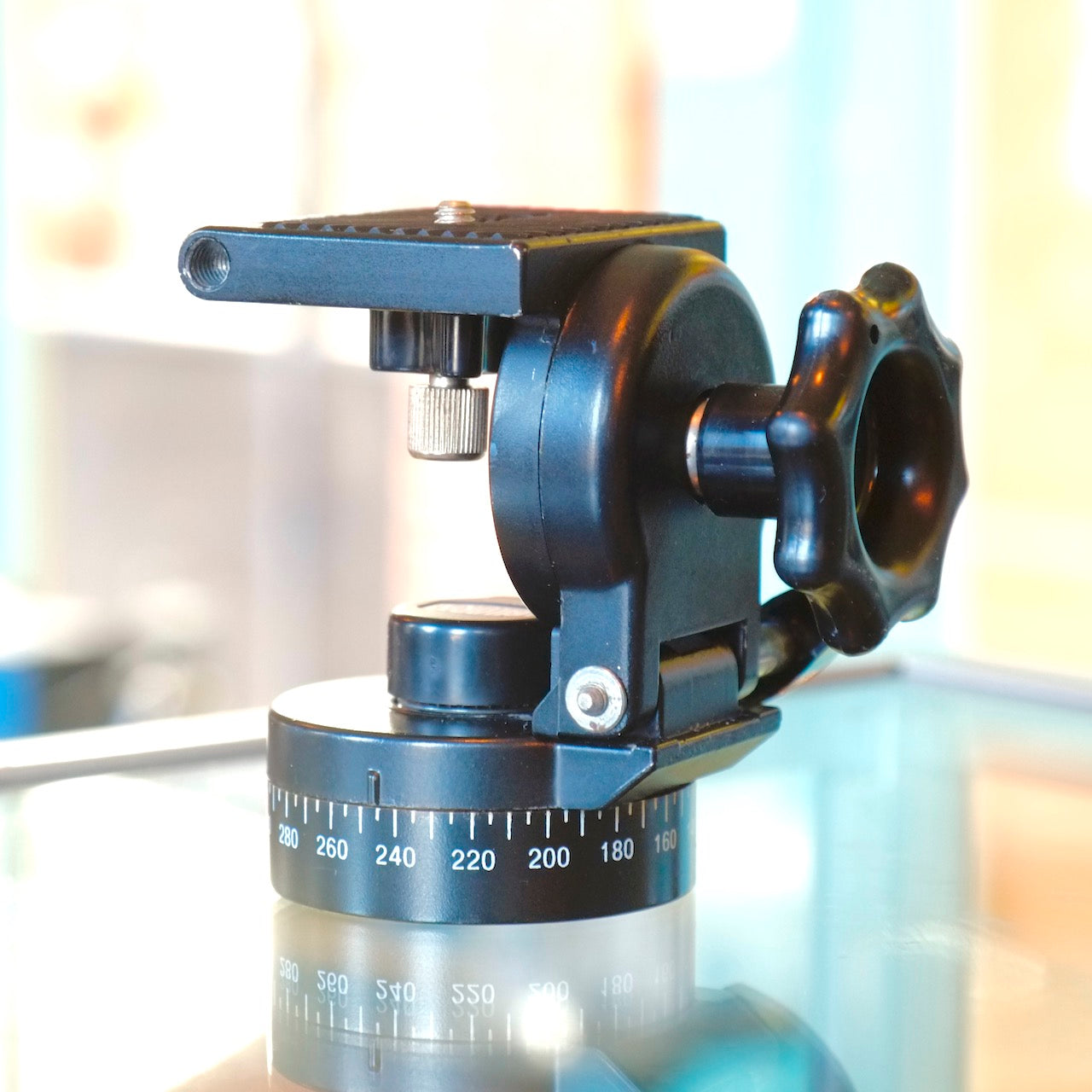 Bilora compact fluid head