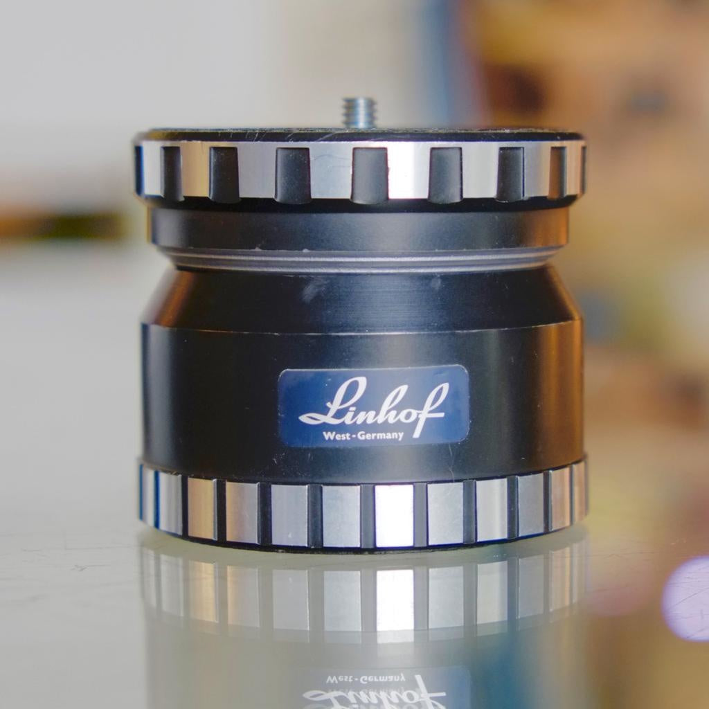 Linhof leveling head.