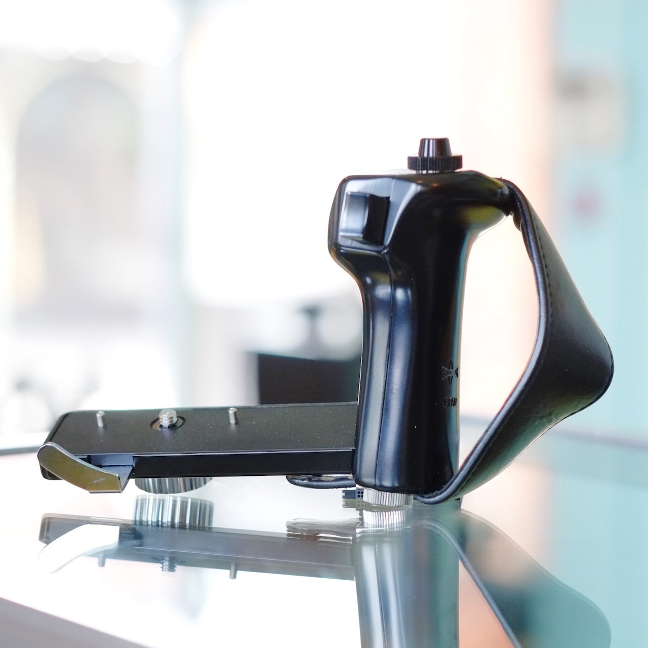 Mamiya Deluxe L-Grip Holder for M645