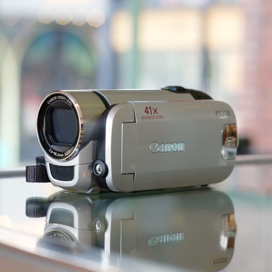 Canon FS300