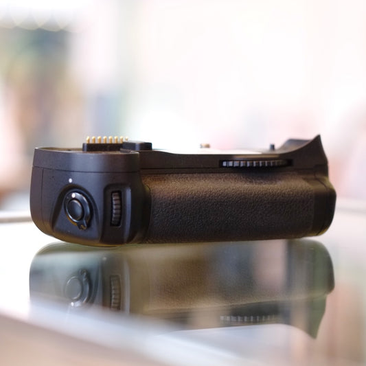 Nikon MB-D10