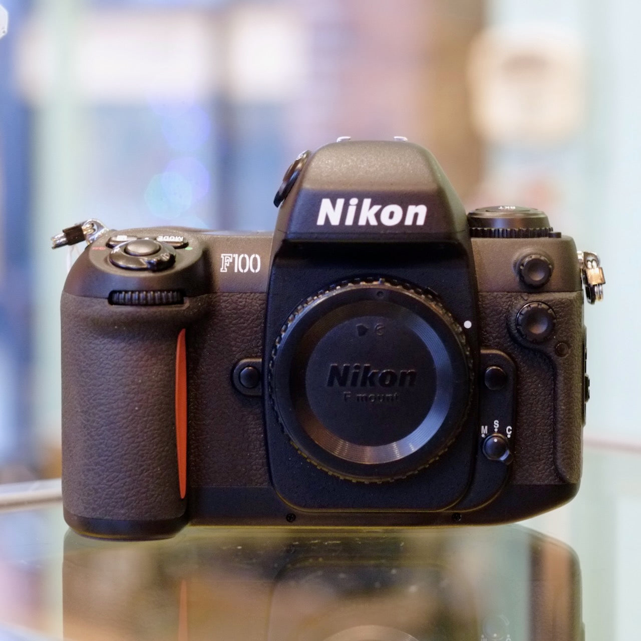 Nikon F100