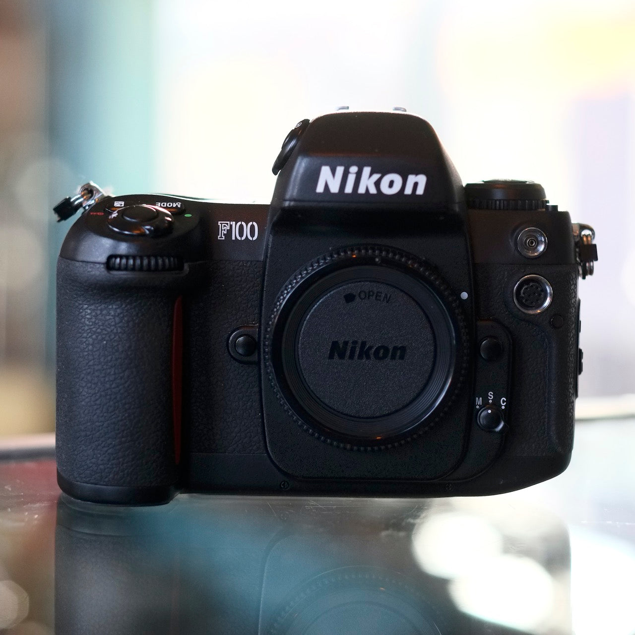 Nikon F100