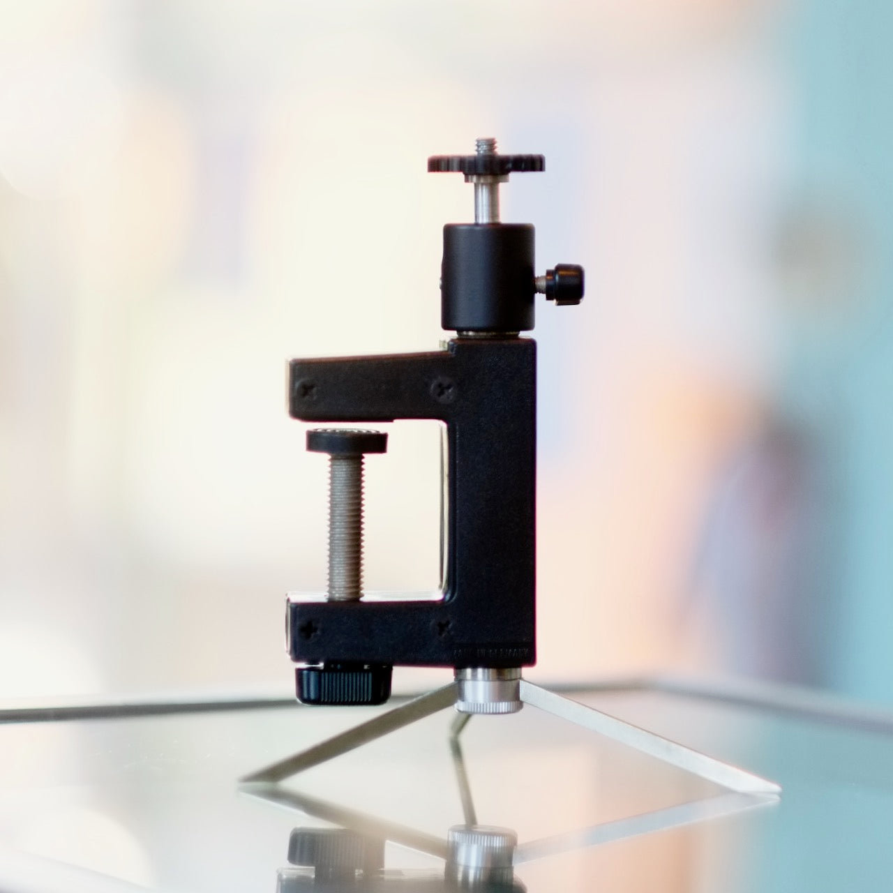 Clampy mini-tripod camera mount