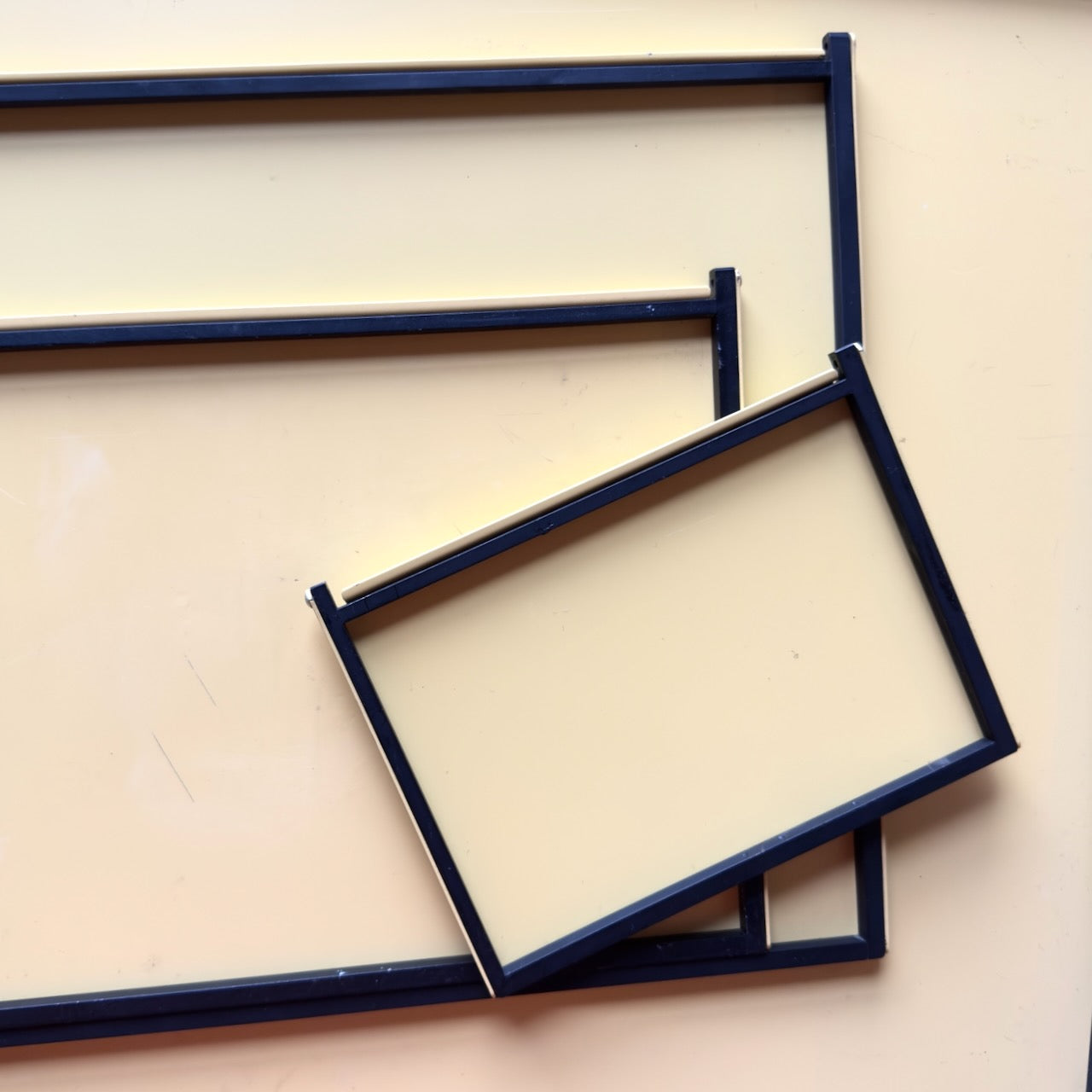 Fixed blade (non-cropping) easels