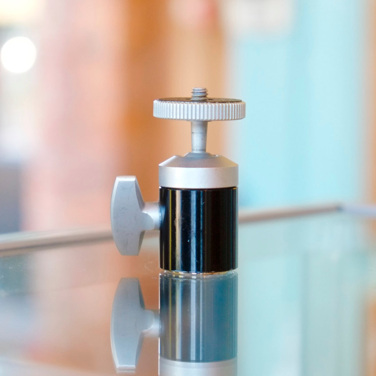 Small ball head that looks like a Leitz but doesn’t say Leitz on it