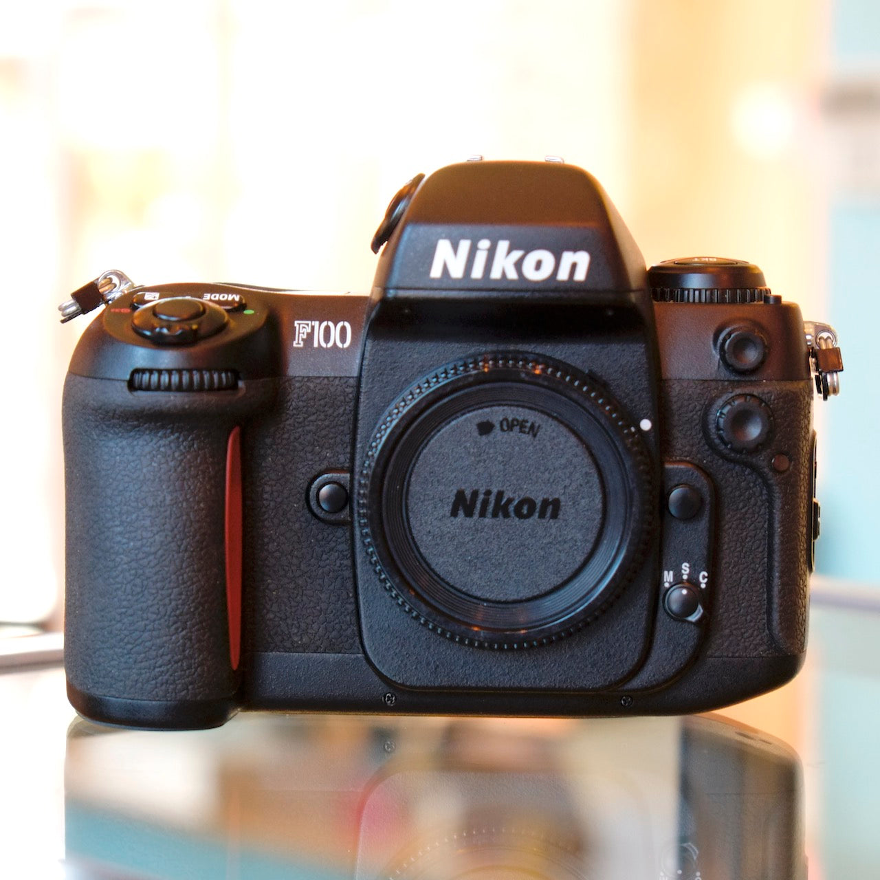 Nikon F100